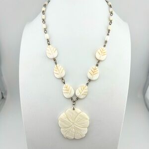 Vintage Carved Flower Leaf Mother Of Pearl Necklace